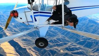 Сноубордист засне разбиването на самолета си, грозят го 20 г. затвор (ВИДЕО)