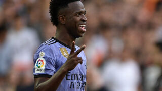 Лудост! Саудитска Арабия предлага 330 паунда НА МИНУТА на Винисиус