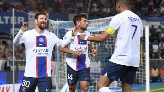 Меси изравни Дани Алвеш по трофеи