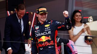 Лудия Макс триумфира под дъжда в Монако