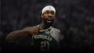 Това боли: НБА нервак фрасна нарочно фен на трибуните (ВИДЕО)