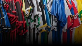 Кой футболен клуб продава тениски за 120 млн. евро?