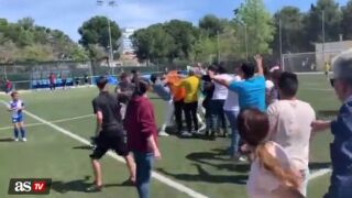 Родители се посрамиха с меле на детски мач (ВИДЕО)