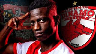 Като във филм: Футболист се е сменил със своя близнак? (ВИДЕО)