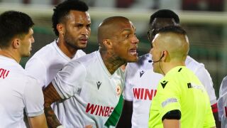 Удари и плюнка: Каранга изгоря за 6 мача, Текпетей - за 4