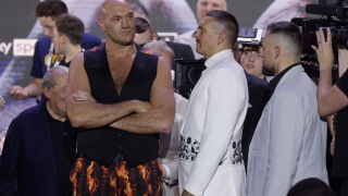 Тайсън Фюри пак се завръща, за да се боксира с Усик