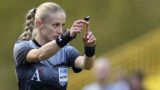 За историята: Жена ще свири Крумовград - Левски