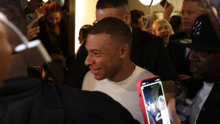 Президентът Макрон гост на прощалната вечеря на Мбапе (ВИДЕО)