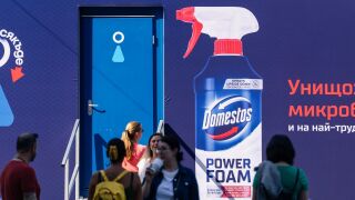 С Domestos Power Foam сме непобедими в борбата с микробите