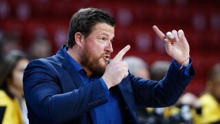 Наказаха за 10 години български баскетболен треньор 