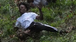 Звезден фен на Юнайтед пострада в откачено състезание (ВИДЕО)