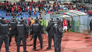Полицията: Замеряха ни с капаци от шахти (ВИДЕО)