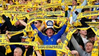 Онлайн спекула: Безплатни шалове на Лийдс удариха 950 лева 