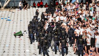 Като във филм на Костурица: Ултрасът-беглец (ВИДЕО)