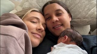 Известна футболистка има син от колежка