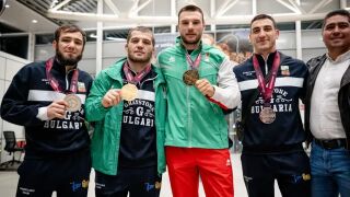 Националите по борба изпълниха заканата си, федерацията ги заплаши