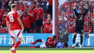 Звезда от Висшата лига е в кома след сблъсък с гредата