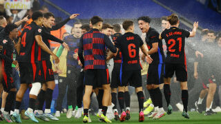 Еспаньол се опита да спре празненствата на Барса с... пръскачки (ВИДЕО)