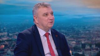Снимка: Ректорът на УНСС: Студентите трябва да се насърчават да използват ИИ, но не и когато ги изпитваме