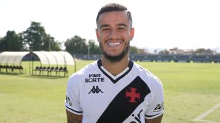 Изстрели от пистолет прекъснаха интервю с Коутиньо (ВИДЕО)