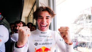 Никола Цолов подкарва болид от Формула 1 в София