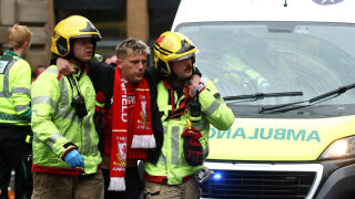 Тероризъм ли е врязаният автомобил в парада на Ливърпул? 