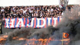 Ултраси изпепелиха стадион след като загубиха титлата (ВИДЕО)