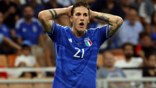 Баджанак на Гришо уринира в детска съблекалня. Набил двама