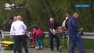 Снимка: Масово падане на Giro d'Italia във Великотърновско