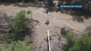 Снимка: „Водата дойде за минути“: Севлиево още е без питейна вода след опустошителните наводнения