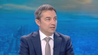Снимка: Къде отиват парите ни за втора пенсия?: Автоматично ни делят в три фонда според възрастта