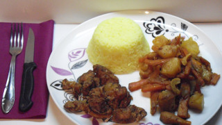 Пуешко с ананас, кашу и ориз басмати с шафран