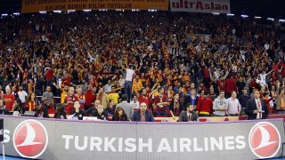 25-годишен загина след бой между фенове в Истанбул