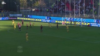 Вижте един сюрреалистичен гол от легнало положение (ВИДЕО)