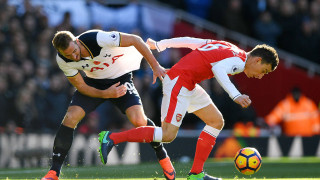 Автогол, дузпа и равенство в дербито за Северен Лондон