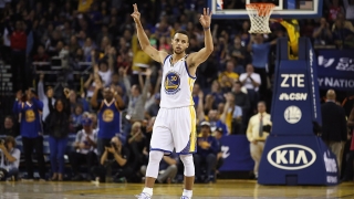 Стеф Къри остава в 