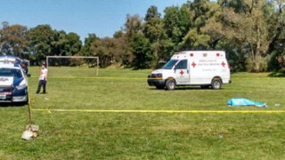 Футболист уби съдия и избяга