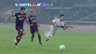 Нагла симулация за дузпа в Индия, реферът се хвана (ВИДЕО)