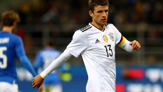 Белите чорапи със сандали на Мюлер са хит в социалните мрежи (ВИДЕО)