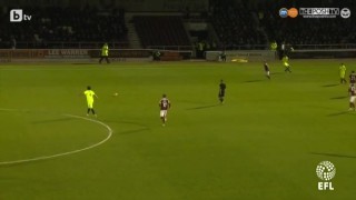 Играч сбърка стюард със съотборник и... му подаде (ВИДЕО)