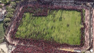 50 000 фенове прекъснаха тренировка (ВИДЕО)