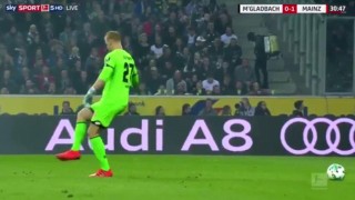 Топка или бяла точка? Вратарят на 