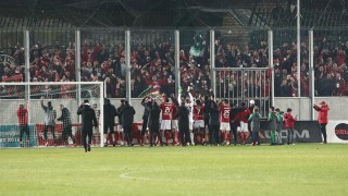 Пет клуба скочиха на 