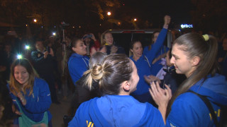 Стотици посрещнаха героините от 