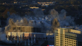 За 13 секунди заличиха най-големия закрит стадион в света (ВИДЕО)