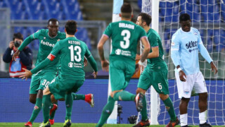 Дузпа след видеоповторение в последната минута спря 