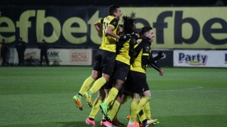 Впечатляващ гол от 40 метра даде тон на гръмка победа на 