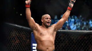 Историческа нощ за ММА-я! Даниел Кормие е единствен по рода си!
