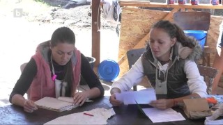Александра налага ред за изпълнение на задачите за деня