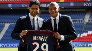 Мбапе поискал от ПСЖ самолет, бодигард и шофьор